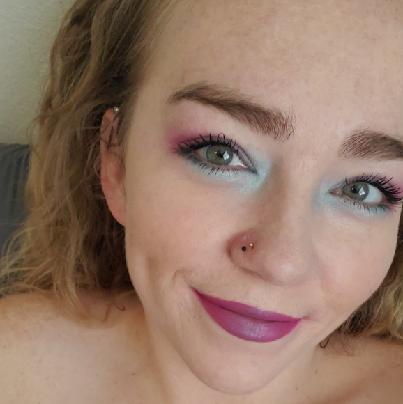 Meet your Posher, Amanda - Picture 2 of 4